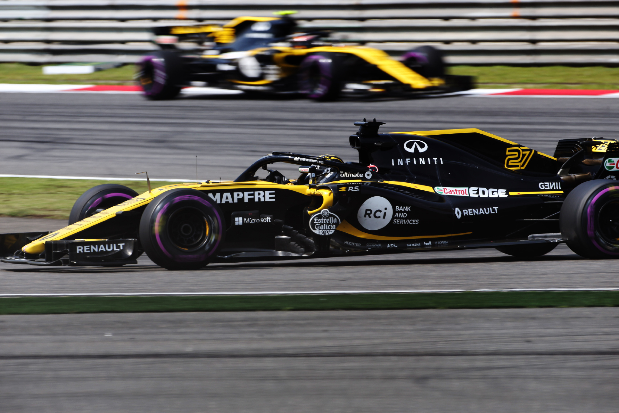 索伯车队险胜雷诺车队,诺里斯统治全场 索伯车队险胜雷诺车队,诺里斯统治全场