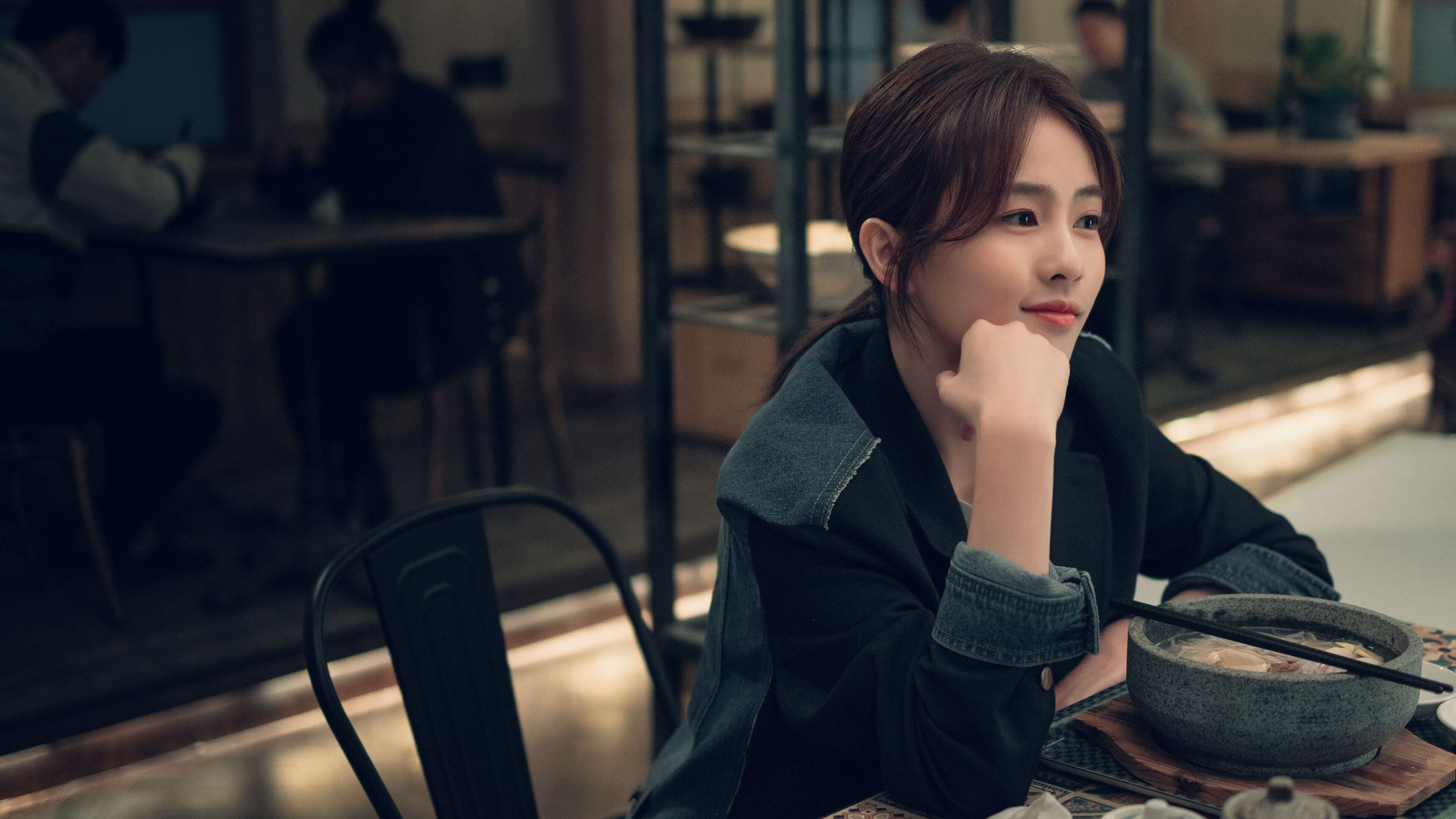 双重威势，伦纳德的铁血演出与湖人王者的沉稳脚步